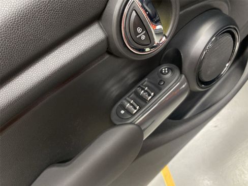 Used 2020 MINI Cooper 4-Door Hardtop FWD image 19