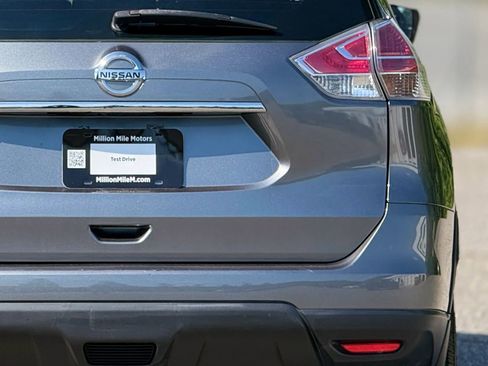 Used 2016 Nissan Rogue SV FWD image 14