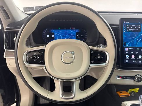 Used 2025 Volvo XC90 B5 Ultra AWD/4WD image 11