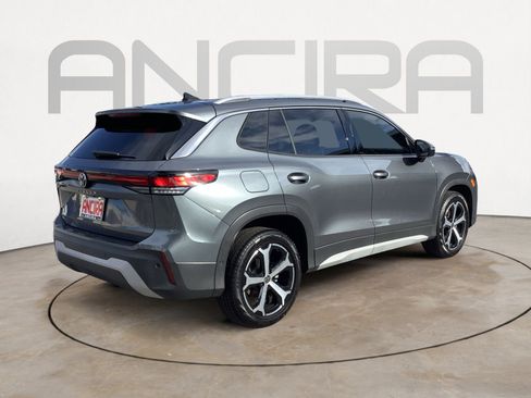 New 2025 Volkswagen Tiguan SE image 8