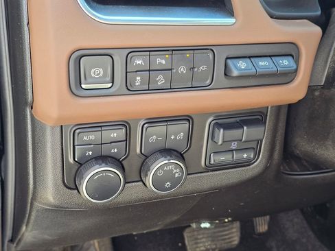 Used 2021 Chevrolet Tahoe High Country w/ Premium Package AWD/4WD image 29