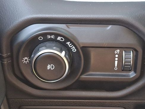 Used 2025 Jeep Wrangler Unlimited Sahara AWD/4WD image 26