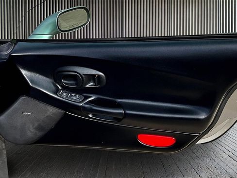 Used 2002 Chevrolet Corvette Convertible w/ Preferred Equipment Group2 image 19