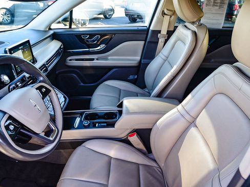 Used 2021 Lincoln Corsair AWD w/ Premium Package image 18