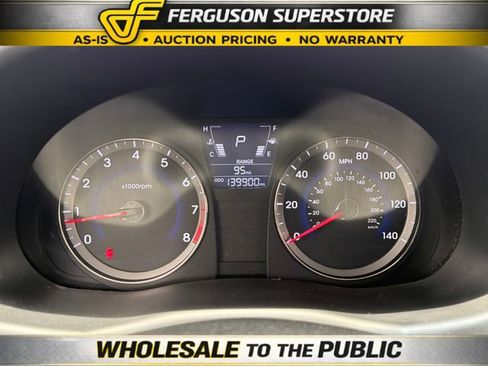 Used 2012 Hyundai Accent SE FWD image 11