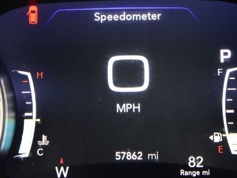 Used 2024 Chrysler Pacifica Touring-L image 41