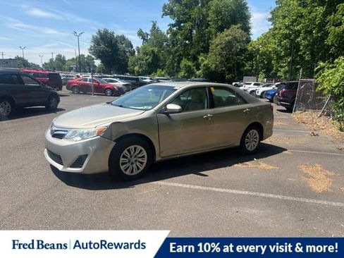 Used 2013 Toyota Camry LE FWD image 6