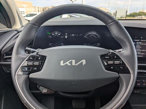 Certified 2023 Kia Niro Wind w/ Wind Preserve Package FWD image 15
