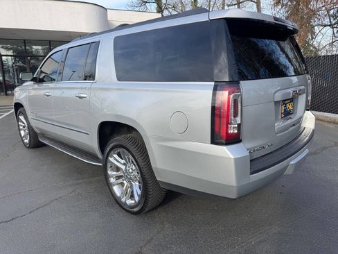 Used 2017 GMC Yukon XL SLT w/ Premium Edition image 3