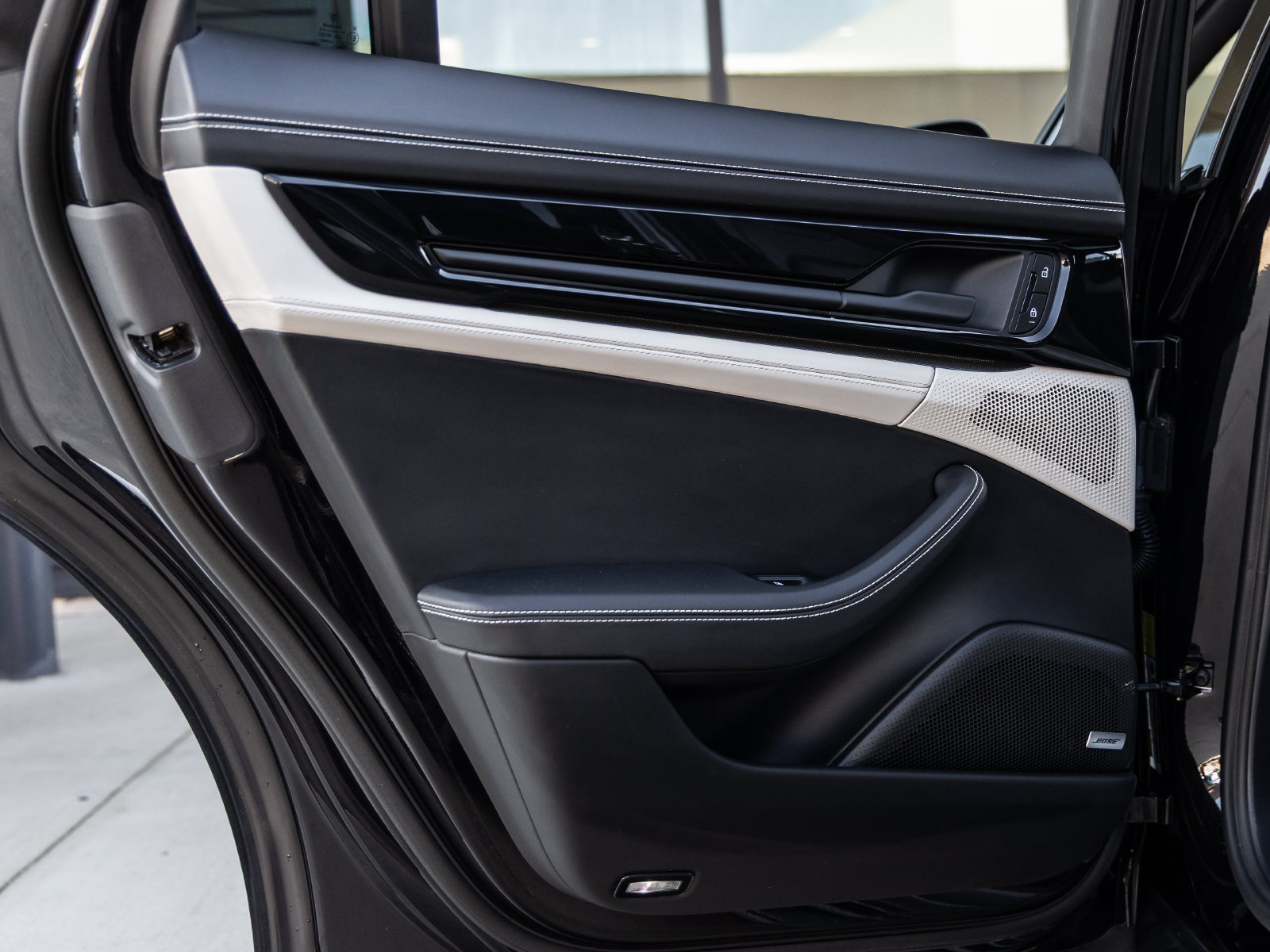 Certified 2024 Porsche Panamera RWD image 33