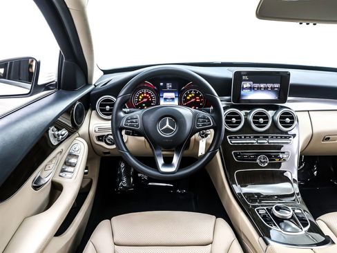 Used 2017 Mercedes-Benz C 300 Sedan image 5