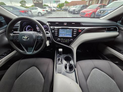 Used 2018 Toyota Camry LE FWD image 19