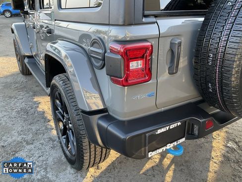 Used 2022 Jeep Wrangler Unlimited Sahara w/ Cold Weather Group image 81