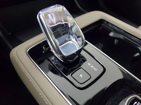 Used 2026 Volvo XC90 B6 Plus w/ Protection Package Premier AWD/4WD image 32