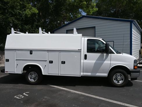 New 2025 Chevrolet Express 3500 w/ Power Convenience Package RWD image 6