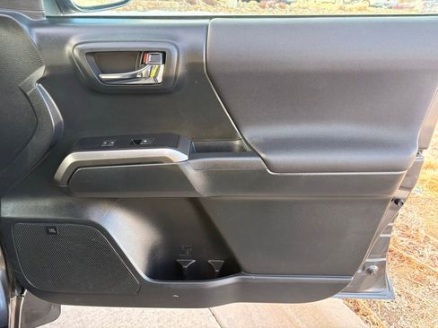 Used 2019 Toyota Tacoma TRD Off-Road image 36