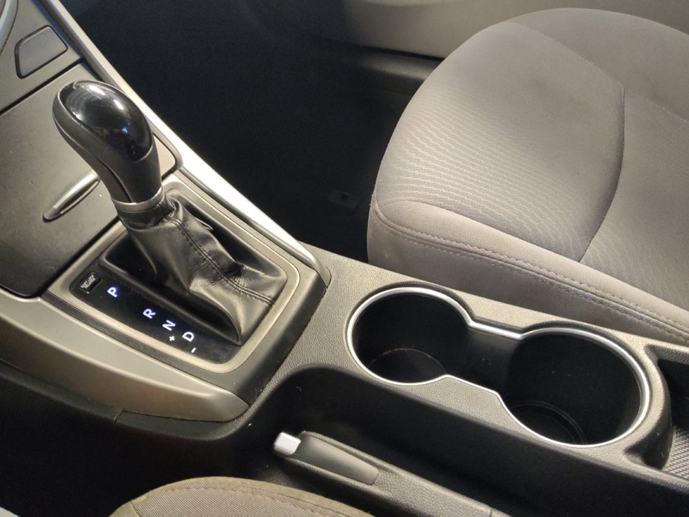 Used 2015 Hyundai Elantra SE FWD image 26