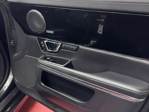 Used 2015 Jaguar XJ RWD image 31