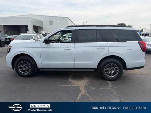 Used 2025 Ford Expedition Active AWD/4WD image 5