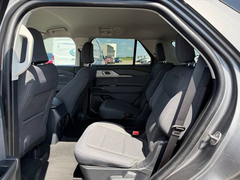 Used 2025 Ford Explorer Active AWD/4WD image 9
