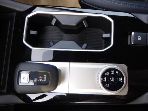 New 2025 Mitsubishi Outlander SE image 30