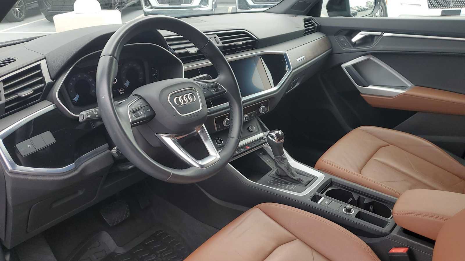 Used 2022 Audi Q3 2.0T Premium w/ Convenience Package AWD/4WD image 2