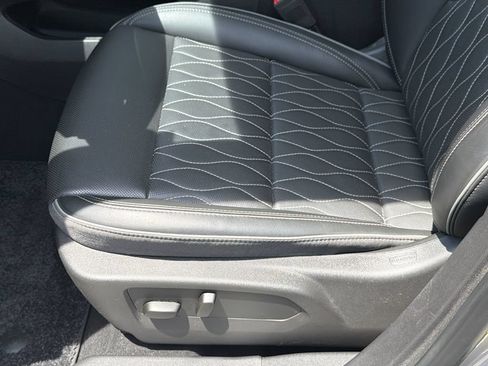 Certified 2022 Buick Envision Avenir w/ Technology Package II FWD image 24