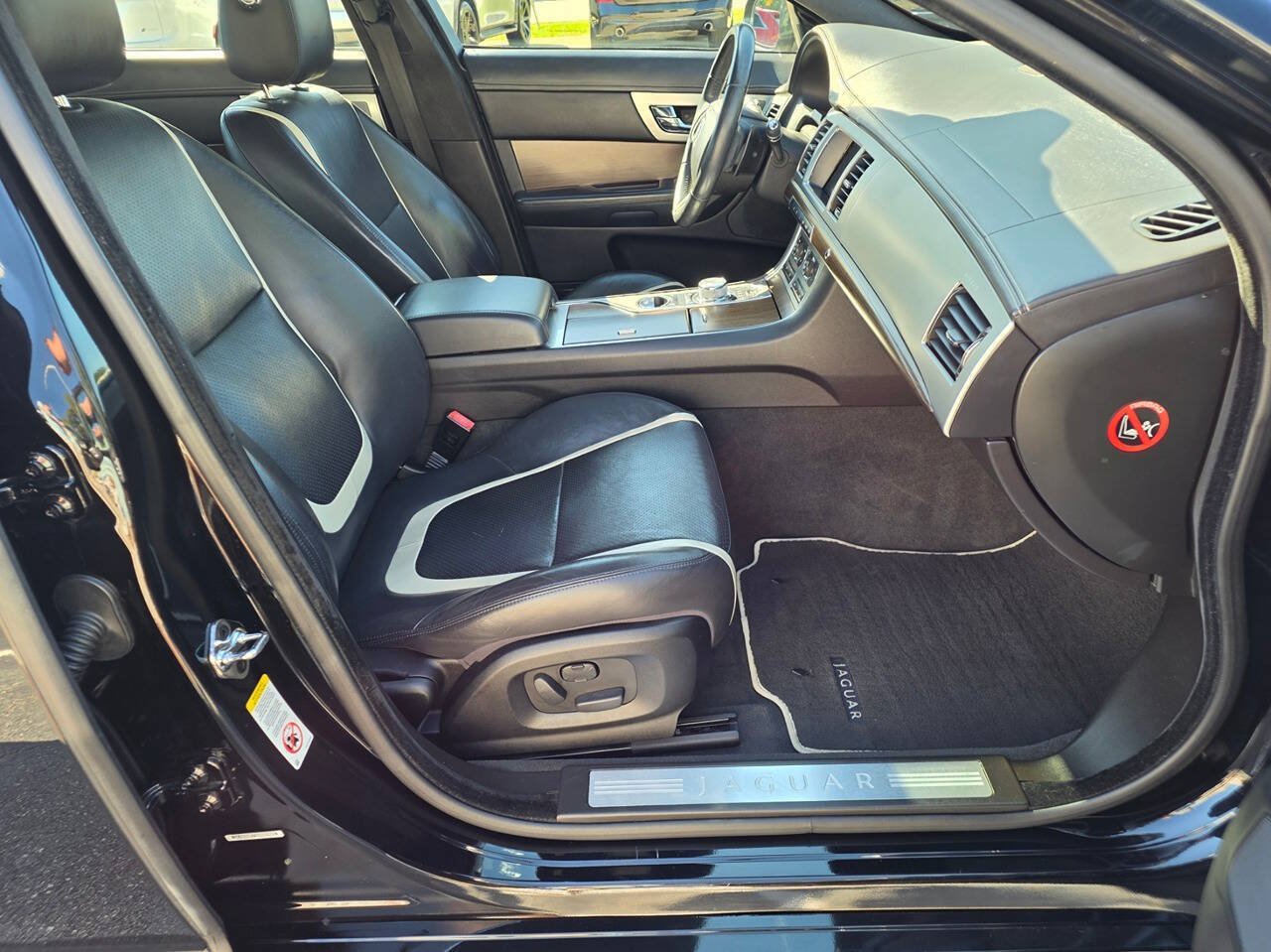 Used 2013 Jaguar XF 3.0 RWD image 21