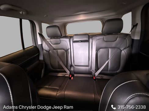 Used 2023 Jeep Grand Cherokee Limited w/ Black Appearance Package AWD/4WD image 19