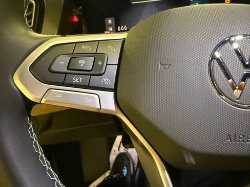 Used 2024 Volkswagen Atlas Cross Sport SE image 30