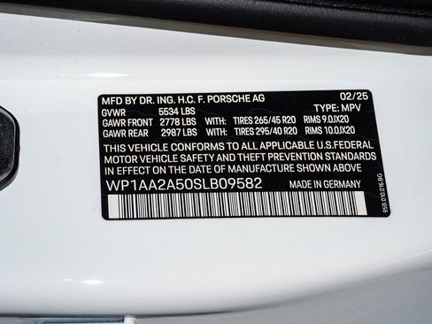 Certified 2025 Porsche Macan image 31