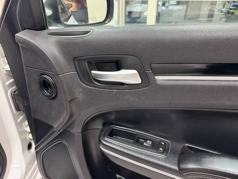 Used 2017 Chrysler 300 S image 17