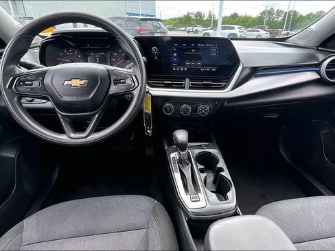 Used 2024 Chevrolet Trax LS w/ Driver Confidence Package FWD image 7