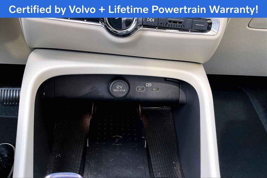 Used 2024 Volvo XC40 B5 Plus AWD/4WD image 34