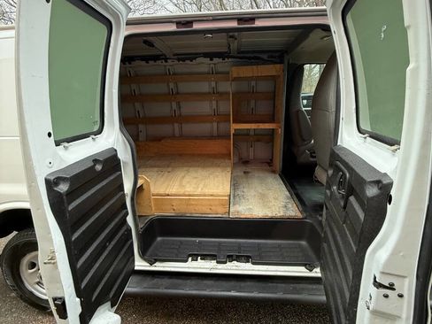 Used 2017 GMC Savana 2500 image 14