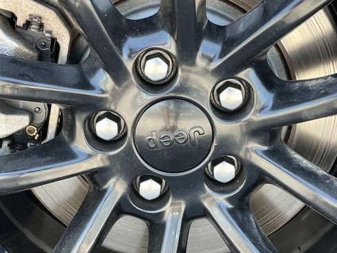 Used 2023 Jeep Cherokee Altitude Lux AWD/4WD image 13