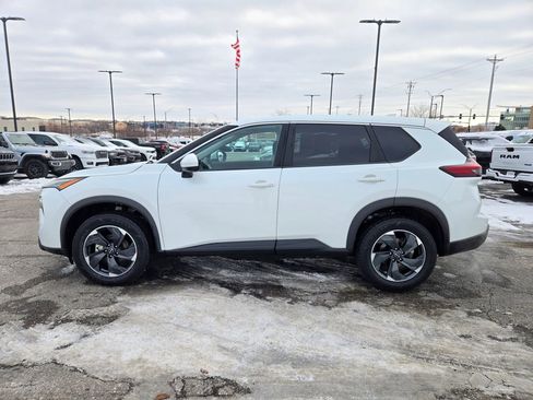 Used 2024 Nissan Rogue SV image 7