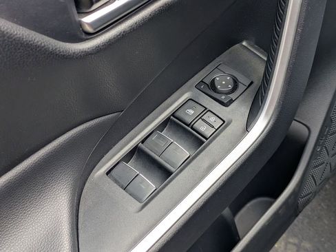 Used 2025 Toyota RAV4 XLE AWD/4WD image 13