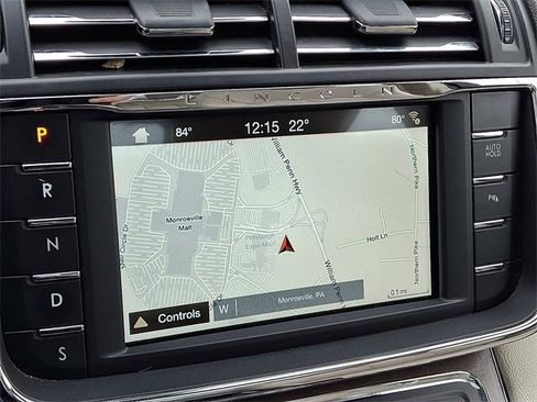 Used 2018 Lincoln Continental Select w/ Continental Climate Package image 17