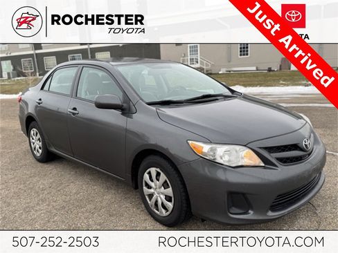 Used 2011 Toyota Corolla LE image 1