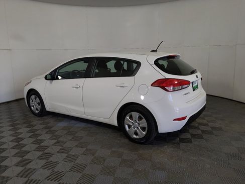 Used 2017 Kia Forte LX FWD image 3