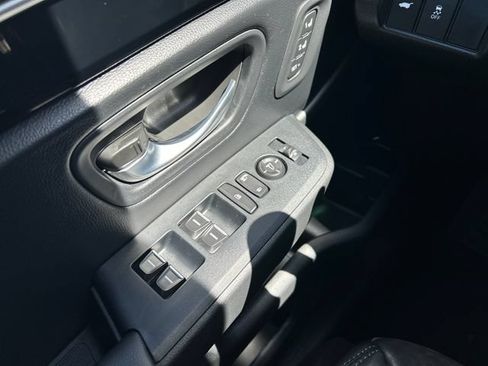 Used 2025 Honda Pilot Touring image 11
