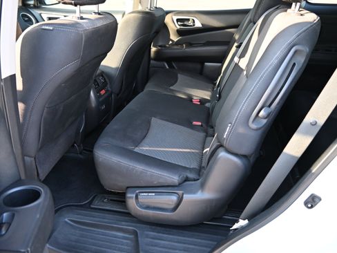 Used 2019 Nissan Pathfinder SV FWD image 12