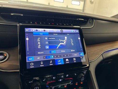 Used 2024 Jeep Grand Cherokee Summit image 22