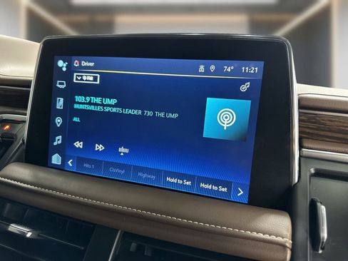 Used 2023 Chevrolet Suburban High Country image 19