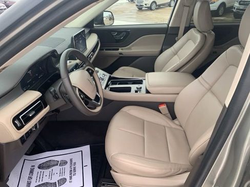 Used 2023 Lincoln Aviator AWD w/ Premium Package image 15