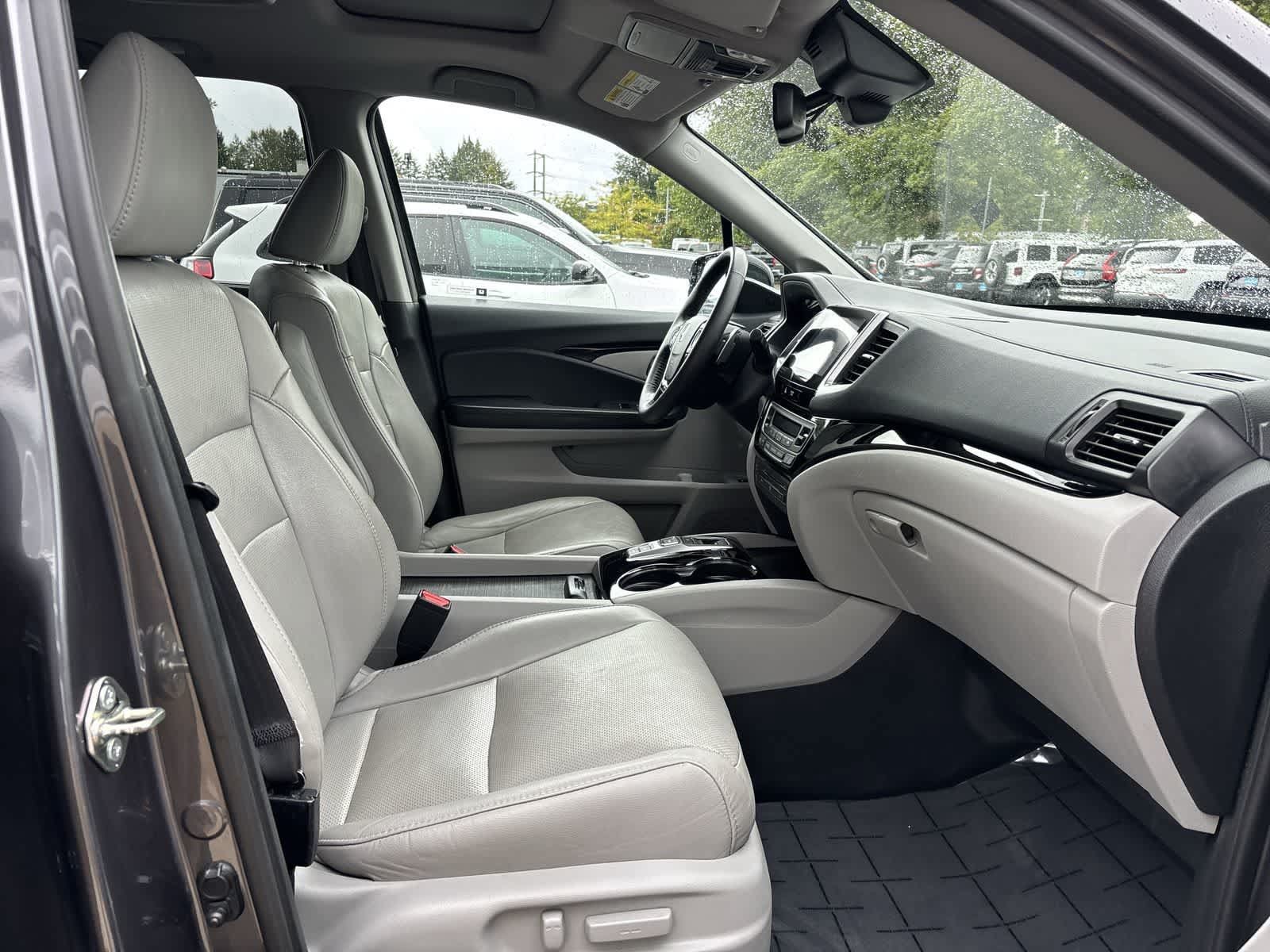 Used 2017 Honda Pilot Elite image 6