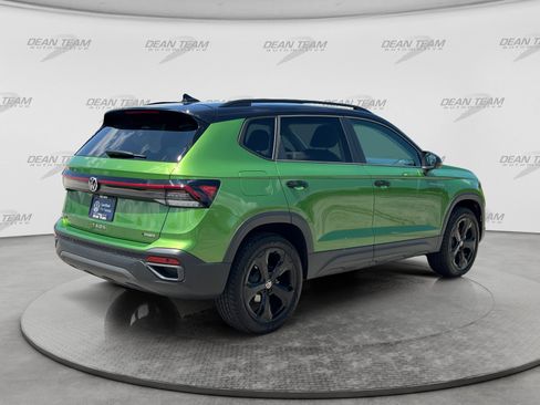 Certified 2026 Volkswagen Taos SE AWD/4WD image 7