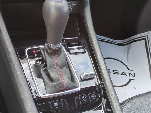 Used 2024 Jeep Compass Trailhawk image 18