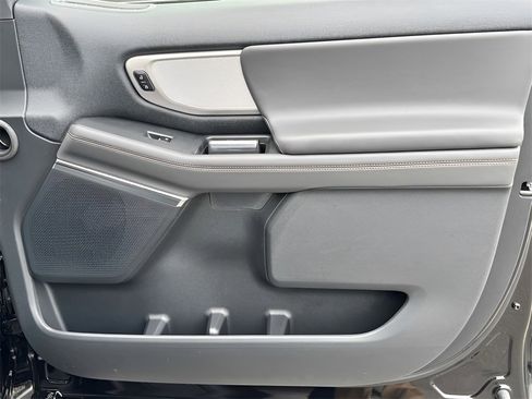 New 2025 Ford Expedition Active image 28